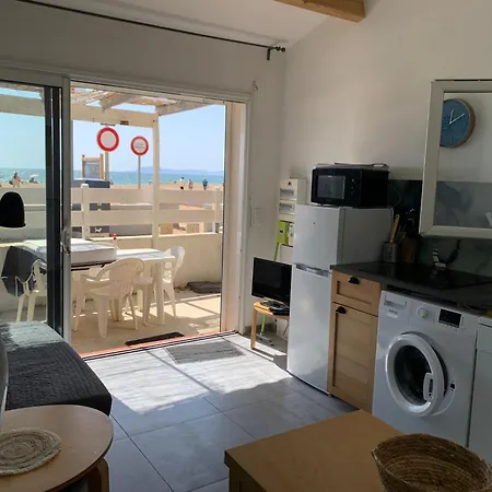 Logement Dans Maison, Face A La Mer Apartment
