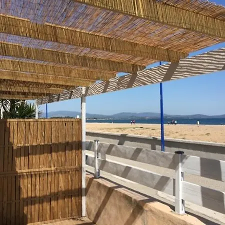 Logement Dans Maison, Face A La Mer Appartement *