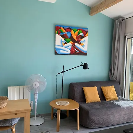 Logement Dans Maison, Face A La Mer *