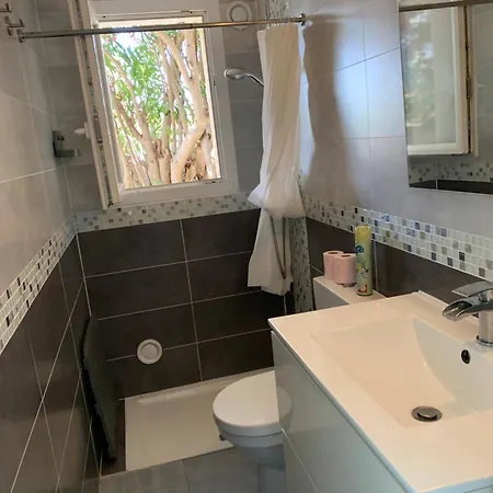 Daire Logement Dans Maison, Face A La Mer Hyères
